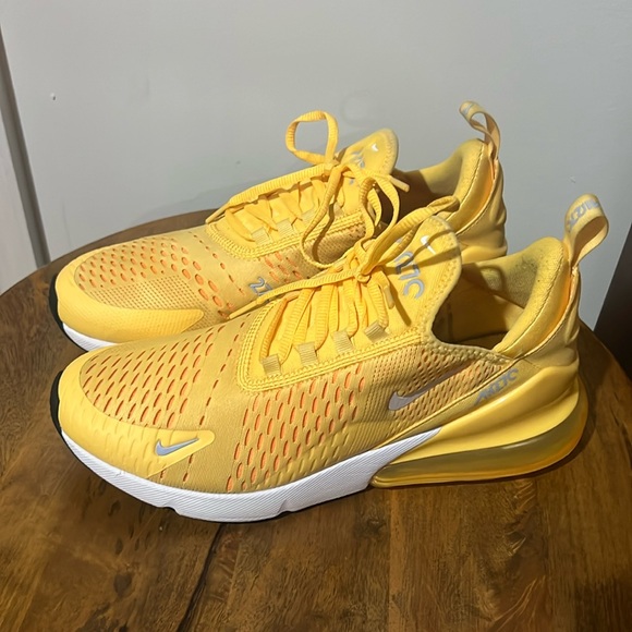 Nike Shoes - Women’s Nike Air Max 270